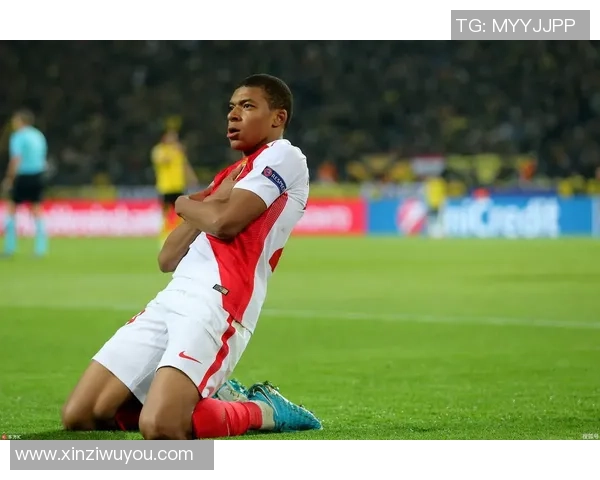 足球巨星化身宠娃狂魔温情陪伴女儿成长瞬间引发网友热议